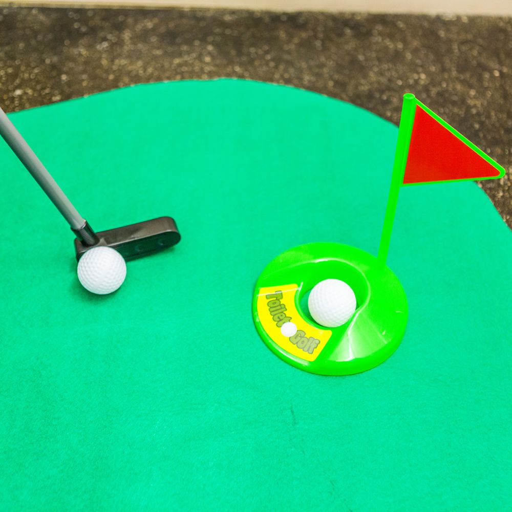 De ultieme golfset voor op het toilet